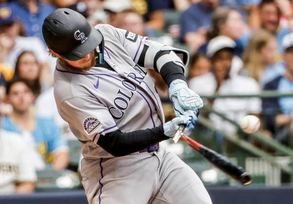 Colorado Rockies designated hitter Hunter Goodman breaks his bat as he hits a two RBI double in the fourth inning of the MLB, Baseball Herren, USA game between the Colorado Rockies and the Milwaukee Brewers at American Family Field in Milwaukee, Wisconsin on Saturday July 25, 2026.  MIL20260725811 TANNENxMAURY