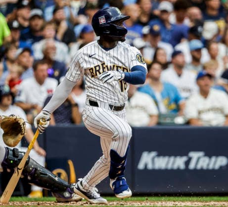 Milwaukee Brewers right fielder Luis Lara hits a single in the fourth inning of the MLB, Baseball Herren, USA game between the Colorado Rockies and the Milwaukee Brewers at American Family Field in Milwaukee, Wisconsin on Saturday July 25, 2026.  MIL20260725814 TANNENxMAURY