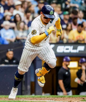 Milwaukee Brewers catcher William Contreras hits a single in the sixth inning of the MLB, Baseball Herren, USA game between the Colorado Rockies and the Milwaukee Brewers at American Family Field in Milwaukee, Wisconsin on Saturday July 25, 2026.  MIL20260725818 TANNENxMAURY