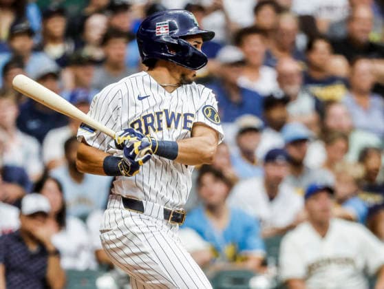 Milwaukee Brewers third baseman David Hamilton hits a single in the sixth inning of the MLB, Baseball Herren, USA game between the Colorado Rockies and the Milwaukee Brewers at American Family Field in Milwaukee, Wisconsin on Saturday July 25, 2026.  MIL20260725822 TANNENxMAURY