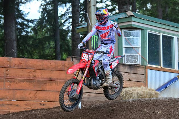 July 25, 2026: Hunter Lawrence (96) Honda HRC Progressive gives a fist pump to celebrate his moto and overall win during Round 25 of the Monster Energy SMX World Championship, WM, Weltmeisterschaft series Pro Motocross 450 second moto at Washougal, WA. CSM Washougal United States - ZUMAc04_ 20260725_zma_c04_288 Copyright: xStevexFaberx