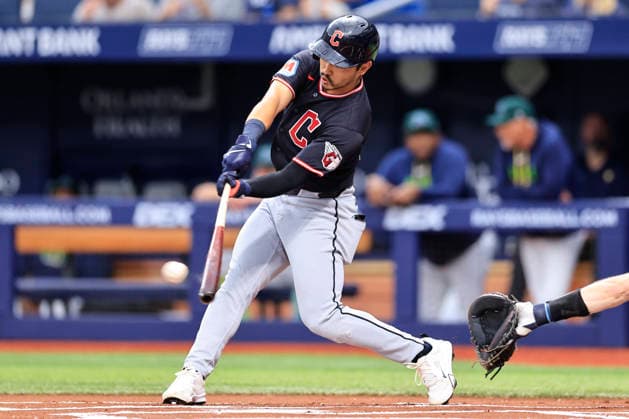 July 25, 2026, St. Petersburg, Florida, USA: Cleveland Guardians left fielder Steven Kwan (38) singles to right field during an MLB, Baseball Herren, USA game against the Tampa Bay Rays on July 25, 2026 at Tropicana Field. The Rays beat the Guardians 3-0. St. Petersburg USA - ZUMAh180 20260725_zsp_h180_003 Copyright: xKimxHukarix