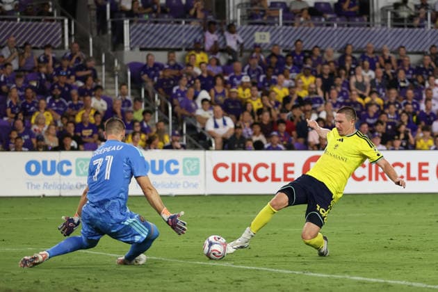 July 25, 2026, Orlando, Florida, USA: Nashville SC midfield ALEX MUYL (19) shot on goal during the first half against Orlando City SC. Orlando City SC hosted Nashville SC at Inter.Co Stadium in Orlando, FL. Orlando USA - ZUMAm299 20260725_znp_m299_017 Copyright: xTaylorxMcFeex