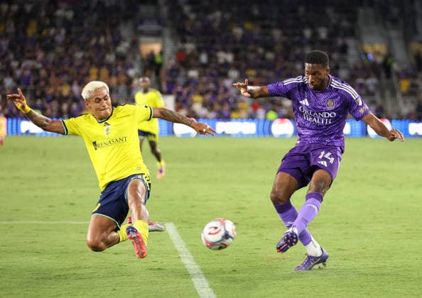 July 25, 2026, Orlando, Florida, USA: Orlando City SC midfielder TYRESE SPICER (14) kicks the ball during a match against Nashville SC. Orlando City SC hosted Nashville SC at Inter.Co Stadium in Orlando, FL. Orlando USA - ZUMAm299 20260725_znp_m299_029 Copyright: xTaylorxMcFeex