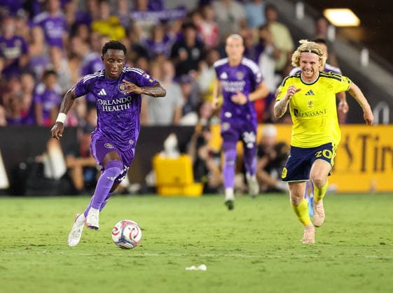 July 25, 2026, Orlando, Florida, USA: Orlando City SC midfielder IVoÂN ANGULO (77) works the ball during a match against Nashville SC. Orlando City SC hosted Nashville SC at Inter.Co Stadium in Orlando, FL. Orlando USA - ZUMAm299 20260725_znp_m299_040 Copyright: xTaylorxMcFeex