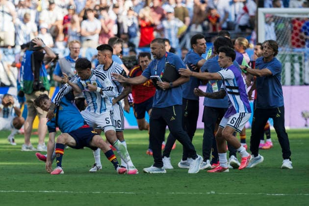 Spain v Argentina - FIFA World Cup, WM, Weltmeisterschaft, Fussball 2026 Leandro Paredes of Argentina clashes with Gavi of Spain at the end of the FIFA World Cup 2026 final football match between Spain and Argentina. Spain won 1-0 over Argentina after extra time. East Rutherford United States Copyright: xNicolòxCampox