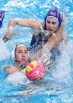 July 26, 2026, Sydney, Nsw, Australia: TILLY KEARNS of Australia and BELLA MARKOCH of Russia compete for the ball in the Women s bronze medal match between Australia and Russia during the 2026 World Aquatics Women s Water polo, Wasserball World Cup. Sydney Australia - ZUMAt173 20260726_zsp_t173_016 Copyright: xStephanexThomasx