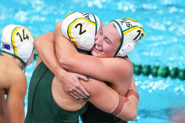 July 26, 2026, Sydney, Nsw, Australia: HAYLEY BALLESTY of Australia and TILLY KEARNS of Australia celebrates winning the Women s bronze medal match between Australia and Russia during the 2026 World Aquatics Women s Water polo, Wasserball World Cup. Sydney Australia - ZUMAt173 20260726_zsp_t173_018 Copyright: xStephanexThomasx