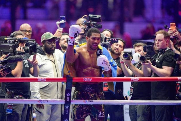 JEDDAH, SAUDI ARABIA - JULY 25: Anthony Joshua talks to the press whilst gesturing after knocking out Kristian Prenga (not pictured) during the Heavyweight contest fight between Anthony Joshua and Kristian Prenga in the Anthony Joshua v Kristian Prenga: The Comeback fight night at Jeddah Superdome on July 25, 2026 in Jeddah, Saudi Arabia.  Copyright: xKhalidxAlhaj MBxMediax