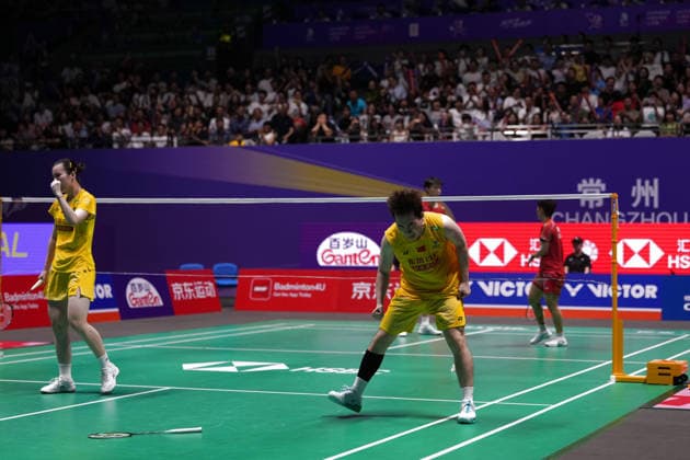 (260726) -- CHANGZHOU, July 26, 2026 -- Guo Xinwa (front R) Chen Fanghui (front L) react during the mixed doubles final match between Feng Yanzhe Huang Dongping and Guo Xinwa Chen Fanghui of China at the 2026 China Open badminton tournament in Changzhou, east China s Jiangsu Province, July 26, 2026. ) (SP)CHINA-CHANGZHOU-BADMINTON-CHINA OPEN-MIXED DOUBLES-FINAL (CN) LixBo 