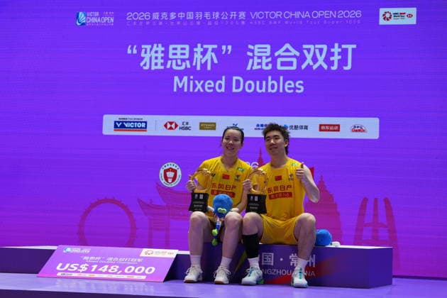 (260726) -- CHANGZHOU, July 26, 2026 -- Guo Xinwa (R) Chen Fanghui of China pose for photos after the awarding ceremony of the mixed doubles at the 2026 China Open badminton tournament in Changzhou, east China s Jiangsu Province, July 26, 2026. ) (SP)CHINA-CHANGZHOU-BADMINTON-CHINA OPEN-MIXED DOUBLES-FINAL (CN) LixBo 