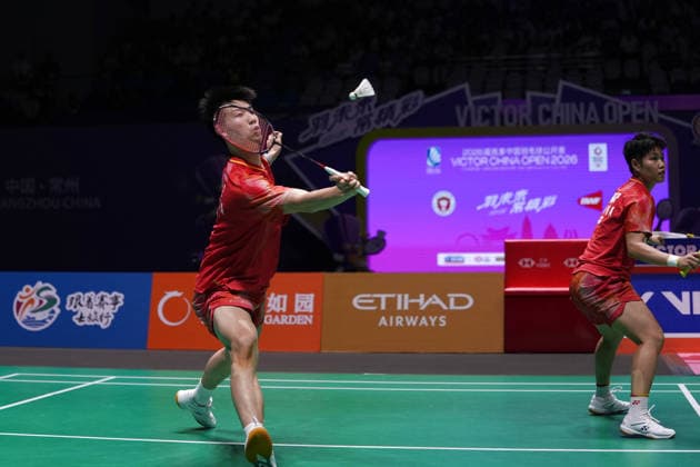 (260726) -- CHANGZHOU, July 26, 2026 -- Feng Yanzhe (L) Huang Dongping compete during the mixed doubles final match between Feng Yanzhe Huang Dongping and Guo Xinwa Chen Fanghui of China at the 2026 China Open badminton tournament in Changzhou, east China s Jiangsu Province, July 26, 2026. ) (SP)CHINA-CHANGZHOU-BADMINTON-CHINA OPEN-MIXED DOUBLES-FINAL (CN) LixBo 