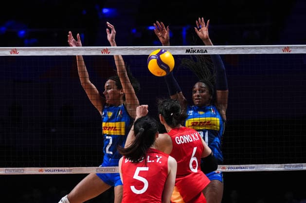 China v Italy - 2026 FIVB Volleyball Nations League MACAO, CHINA – JULY 26: China s Linyu Diao (5) and Xiangyu Gong (6) challenge Italy s Denise Meli (2) during the 2026 FIVB Volleyball Nations League (VNL) women s third-place match at the East Asian Games Dome in Macao, China, on July 26, 2026. Dilara Irem Sancar Anadolu Macau Macao. Editorial use only. Please get in touch for any other usage.  Copyright: x2026xAnadoluxDilaraxIremxSancarx
