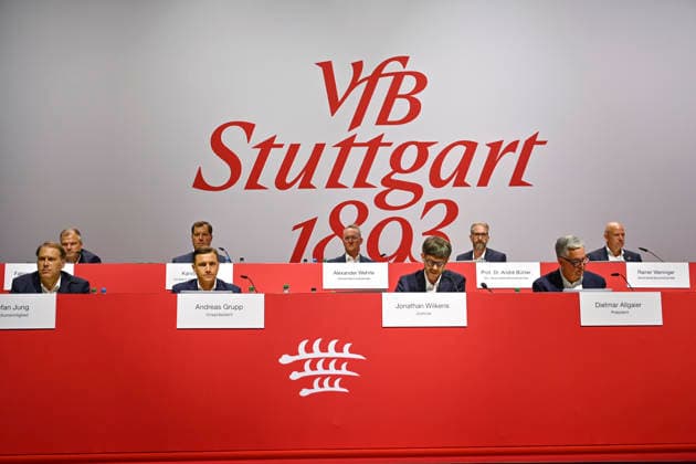 Podium mit Vorstandsvorsitzender Alexander Wehrle VfB Stuttgart Vorstand Fabian Wohlgemuth VfB Stuttgart Praesidiumsmitglied Andreas Grupp VfB Stuttgart VfB Stuttgart Podium Praesident Dietmar Allgaier VfB Stuttgart VfB Stuttgart Mitgliederversammlung 2026 26.07.2026 DFL REGULATIONS PROHIBIT ANY USE OF PHOTOGRAPHS AS IMAGE SEQUENCES AND OR QUASI-VIDEO VfB Stuttgart Mitgliederversammlung 2026 26.07.2026 *** Panel discussion with Chairman Alexander Wehrle, VfB Stuttgart Sports Director Fabian Wohlgemuth, VfB Stuttgart Executive Committee Member Andreas Grupp, VfB Stuttgart, VfB Stuttgart Panel Discussion, President Dietmar Allgaier, VfB Stuttgart, VfB Stuttgart 2026 General Meeting, July 26 2026 DFL REGULATIONS PROHIBIT ANY USE OF PHOTOGRAPHS AS IMAGE SEQUENCES AND OR QUASI-VIDEO VfB Stuttgart General Meeting 2026 07 26 2026