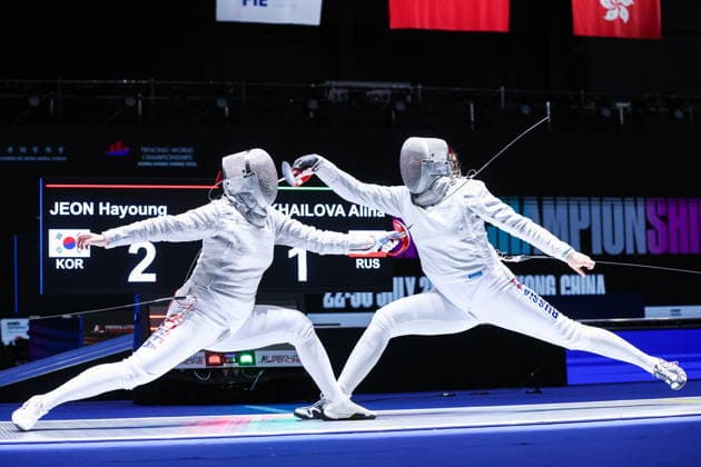 CHINA, HONG KONG - JULY 26, 2026: South Korea s Hayoung Jeon (L) and Russia s Alina Mikhailova compete in the ladies individual sabre event at the 2026 Kerry Fencing World Championships. Mikhail Sinitsyn TASS  95478422