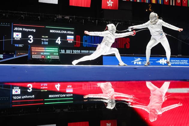 CHINA, HONG KONG - JULY 26, 2026: South Korea s Jeon Ha-young (L) and Russia s Alina Mikhailova compete in the ladies individual sabre event at the 2026 Kerry Fencing World Championships. Mikhail Sinitsyn TASS  95479265