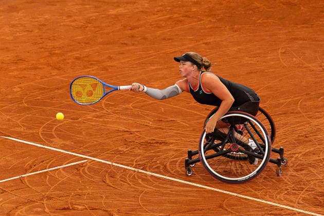 Lizzy de Greef (NED) im Bild am Ball, Aktion, GER, Aniek van Koot vs Lizzy de Greef, Tennis, Hamburg Wheelchair Open WT 500, Finale, 26.07.2026 GER, Aniek van Koot vs Lizzy de Greef, Tennis, Hamburg Wheelchair Open WT 500, Finale, 26.07.2026 Hamburg *** Lizzy de Greef (NED) pictured at the net, in action, GER, Aniek van Koot vs. Lizzy de Greef, Tennis, Hamburg Wheelchair Open WT 500, Final, July 26, 2026, GER, Aniek van Koot vs. Lizzy de Greef, tennis, Hamburg Wheelchair Open WT 500, final, July 26, 2026, Hamburg Copyright: xEibner-Pressefoto MaxxVincenx EP_MVN