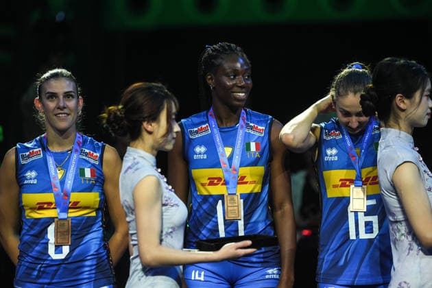 China v Italy - 2026 FIVB Volleyball Nations League MACAO, CHINA – JULY 26: Italy s players stand on the podium during the medal ceremony after defeating China 3-1 in the 2026 FIVB Volleyball Nations League (VNL) women s third-place match at the East Asian Games Dome in Macao, China, on July 26, 2026. Italy secured third place in the tournament with the victory. Dilara Irem Sancar Anadolu Macau Macao. Editorial use only. Please get in touch for any other usage.  Copyright: x2026xAnadoluxDilaraxIremxSancarx