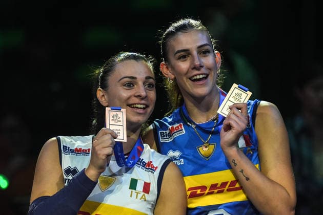 China v Italy - 2026 FIVB Volleyball Nations League MACAO, CHINA – JULY 26: Italy s players pose with their medals during the award ceremony after defeating China 3-1 in the 2026 FIVB Volleyball Nations League (VNL) women s third-place match at the East Asian Games Dome in Macao, China, on July 26, 2026. Italy secured third place in the tournament with the victory. Dilara Irem Sancar Anadolu Macau Macao. Editorial use only. Please get in touch for any other usage.  Copyright: x2026xAnadoluxDilaraxIremxSancarx