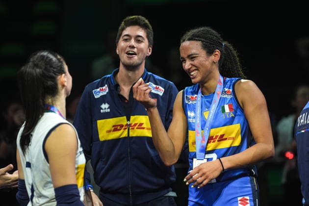 China v Italy - 2026 FIVB Volleyball Nations League MACAO, CHINA – JULY 26: Italy s players celebrate and interact during the medal ceremony after defeating China 3-1 in the 2026 FIVB Volleyball Nations League (VNL) women s third-place match at the East Asian Games Dome in Macao, China, on July 26, 2026. Italy secured third place in the tournament with the victory. Dilara Irem Sancar Anadolu Macau Macao. Editorial use only. Please get in touch for any other usage.  Copyright: x2026xAnadoluxDilaraxIremxSancarx