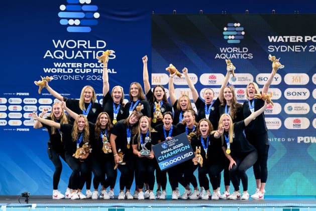 Water polo, Wasserball WORLD CUP, USA pose with the gold medal after the Women™s Gold Medal Water Polo World Cup Final match between United States and Spain at Sydney Olympic Park Aquatic Centre in Sydney, Sunday, July 26, 2026. ( NO ARCHIVING, EDITORIAL USE ONLY SYDNEY NEW SOUTH WALES AUSTRALIA  Copyright: xSTEVENxMARKHAMx 20260726186760804367