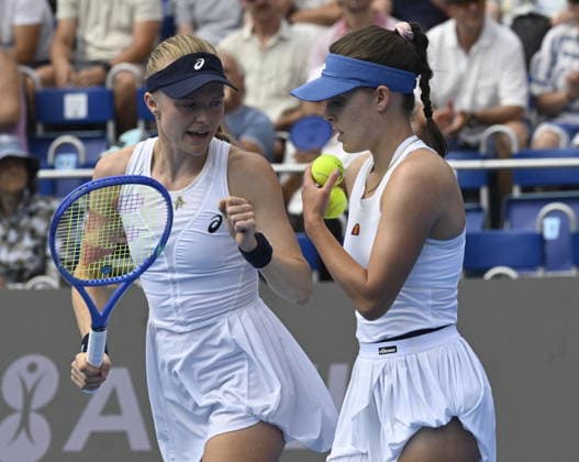 Harriet Dart (left) and Maia Lumsden (right) of Great Britain in action during the match against Lucie Havlickova and Laura Samsonova of Czech Republic within the women s WTA, Tennis Damen 250 Livesport Prague Open 2026 tennis tournament in Prague, Czech Republic, on July 26, 2026. (CTKxPhoto MichalxKrumphanzl) CTKPhotoP2026072602397  CTKPhotoP2026072602397