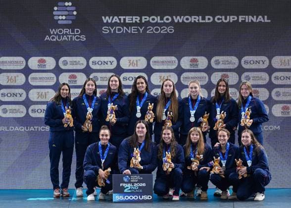 July 26, 2026, Sydney, Nsw, Australia: Team Spain poses after winning the silver medal during the medal ceremony at the 2026 World Aquatics Women s Water polo, Wasserball World Cup in Sydney, Australia. Water Polo 2026: World Aquatics WomenÃ¢â‚¬â ¢S Water Polo World Cup  - ZUMAt173 20260726_zsp_t173_019 Copyright: xStephanexThomasx