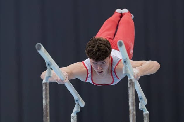 Deutsche Meisterschaften im Gerätturnen 2026, Gerätfinals Radomyr Stelmark (SC Cottbus) wird Deutscher Meister am Barren. Deutsche Meisterschaften im Gerätturnen, Gerätfinals, am 26. Juli 2026 in der ZAG-Arena in Hannover., Hannover Niedersachsen Deutschland ZAG Arena *** 2026 German Artistic Gymnastics Championships, Apparatus Finals: Radomyr Stelmark of SC Cottbus Wins the German Championship on the Parallel Bars German Artistic Gymnastics Championships, Apparatus Finals, on July 26, 2026, at the ZAG Arena in Hanover, Hanover, Lower Saxony, Germany ZAG Arena