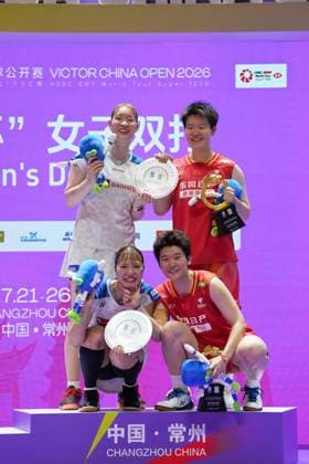 (260726) -- CHANGZHOU, July 26, 2026 -- Liu Shengshu (top R) Tan Ning (bottom R) of China and Fukushima Yuki (bottom L) Matsumoto Mayu of Japan pose for photos during the awarding ceremony of the women s doubles at the 2026 China Open badminton tournament in Changzhou, east China s Jiangsu Province, July 26, 2026. ) (SP)CHINA-CHANGZHOU-BADMINTON-CHINA OPEN-WOMEN S DOUBLES-FINAL (CN) SunxFei 