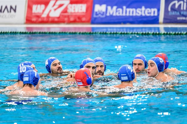 Water polo, Wasserball WORLD CUP, Greece in a huddle during the Men™s Gold Medal Water Polo World Cup Final match between Hungary and Greece at Sydney Olympic Park Aquatic Centre in Sydney, Sunday, July 26, 2026. ( NO ARCHIVING, EDITORIAL USE ONLY SYDNEY NEW SOUTH WALES AUSTRALIA  Copyright: xSTEVENxMARKHAMx 20260726141457180861