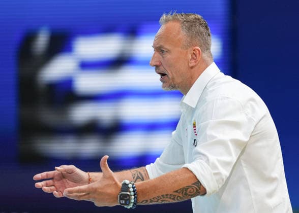 July 26, 2026, Sydney, Nsw, Australia: Hungary head coach ZSOLT VARGA reacts during the Men s gold medal match between Hungary and Greece at the 2026 World Aquatics Women s Water polo, Wasserball World Cup. Sydney Australia - ZUMAt173 20260726_zsp_t173_027 Copyright: xStephanexThomasx