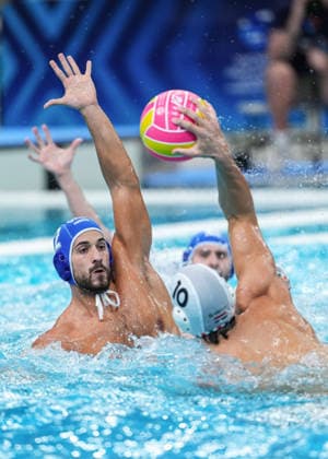 July 26, 2026, Sydney, Nsw, Australia: NIKOLAOS GARDIKAS of Greece defends as VENDEL CSABA VIGVARI of Hungary shoots on goal during the Men s gold medal match between Hungary and Greece at the 2026 World Aquatics Women s Water polo, Wasserball World Cup. Sydney Australia - ZUMAt173 20260726_zsp_t173_026 Copyright: xStephanexThomasx