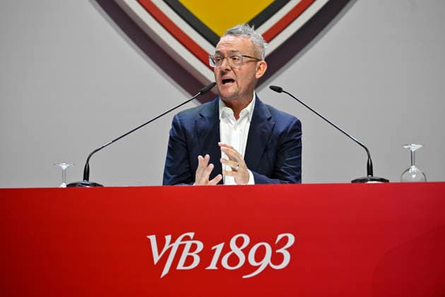 Vorstandsvorsitzender Alexander Wehrle VfB Stuttgart am Rednerpult Gestik Geste VfB Stuttgart Mitgliederversammlung 2026 26.07.2026 DFL REGULATIONS PROHIBIT ANY USE OF PHOTOGRAPHS AS IMAGE SEQUENCES AND OR QUASI-VIDEO VfB Stuttgart Mitgliederversammlung 2026 26.07.2026 *** VfB Stuttgart Chairman Alexander Wehrle at the lectern, gesturing, VfB Stuttgart General Meeting 2026, July 26, 2026. DFL regulations prohibit any use of photographs as image sequences and or quasi- VIDEO VfB Stuttgart General Meeting 2026 July 26, 2026