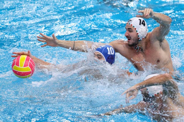 July 26, 2026, Sydney, Nsw, Australia: ZSOMBOR VISMEG of Hungary and KONSTANTINOS KAKARIS of Greece compete for the ball during the Men s gold medal match between Hungary and Greece at the 2026 World Aquatics Women s Water polo, Wasserball World Cup. Sydney Australia - ZUMAt173 20260726_zsp_t173_031 Copyright: xStephanexThomasx