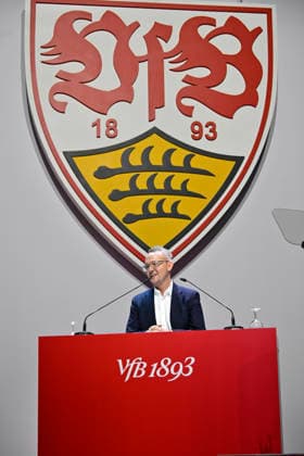 Vorstandsvorsitzender Alexander Wehrle VfB Stuttgart am Rednerpult Gestik Geste Wappen Logo VfB Stuttgart Mitgliederversammlung 2026 26.07.2026 DFL REGULATIONS PROHIBIT ANY USE OF PHOTOGRAPHS AS IMAGE SEQUENCES AND OR QUASI-VIDEO VfB Stuttgart Mitgliederversammlung 2026 26.07.2026 *** VfB Stuttgart Chairman Alexander Wehrle at the podium; gestures; VfB Stuttgart crest and logo; VfB Stuttgart General Meeting 2026, July 26, 2026. DFL regulations prohibit any use of photographs as image sequences and OR QUASI-VIDEO VfB Stuttgart General Meeting 2026 July 26, 2026