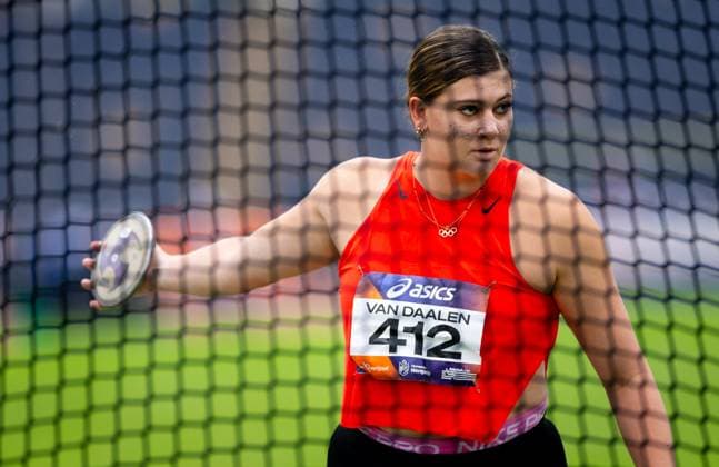 HENGELO - Alida van Daalen in action in the shot put final, on the second and final day of the Dutch Indoor Athletics Championships at the Fanny Blankers-Koen Stadium. IRIS VAN DEN BROEK ANP xVIxANPxSportx xxANPxIVx 564330346 originalFilename: 564330346.jpg