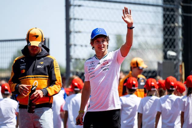 26.07.2026, HUN, Motorsport, FIA Formel 1 Weltmeisterschaft, Rennen, Saison 2026, Hungaroring Budapest, Großer Preis von Ungarn Andrea Kimi Antonelli ( Mercedes-AMG Petronas F1 Team, Italien, 12 ), daneben Lando Norris ( McLaren Mastercard Formula 1 Team, Großbritannien, 01 ), Mogyorod Hungaroring Pest Ungarn *** July 26, 2026, HUN, Motorsports, FIA Formula 1 World Championship, Race, 2026 Season, Hungaroring Budapest, Hungarian Grand Prix: Andrea Kimi Antonelli, Mercedes AMG Petronas F1 Team, Italy, 12, alongside Lando Norris, McLaren Mastercard Formula 1 Team, Great Britain, 01, Mogyorod, Hungaroring, Pest, Hungary Copyright: xNordphotox xMemmlerx