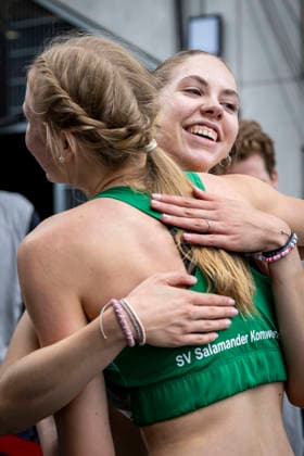 Deutsche Leichtathletik-Meisterschaften; Bochum-Wattenscheid, 26.07.2026 Deutsche Meisterin im Hochsprung Dorothea Gantert (SpVg Laatzen) mit Johanna Göring (SV Salamander Kornwestheim); Deutsche Leichtathletik-Meisterschaften am 26.07.2026 im Lorheide-Stadion, Bochum-Wattenscheid (Nordrhein-Westfalen). *** German Track and Field Championships, Bochum-Wattenscheid, July 26, 2026: German High Jump Champion Dorothea Gantert (SpVg Laatzen) with Johanna Göring (SV Salamander Kornwestheim) at the German Track and Field Championships on July 26, 2026, at Lorheide Stadium, Bochum-Wattenscheid, North Rhine-Westphalia Copyright: xBEAUTIFULxSPORTS LeahxKohringx