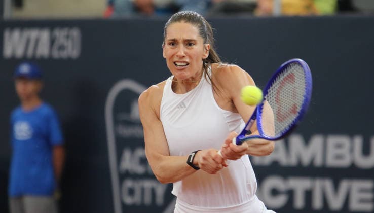 MSC Hamburg Ladies Open: Showmatch zwischen Andrea Petkovic (Deutschland) und Martina Hingis (Schweiz) im Tennisstadion am Rothenbaum. *** MSC Hamburg Ladies Open Exhibition Match between Andrea Petkovic of Germany and Martina Hingis of Switzerland at the Rothenbaum Tennis Stadium