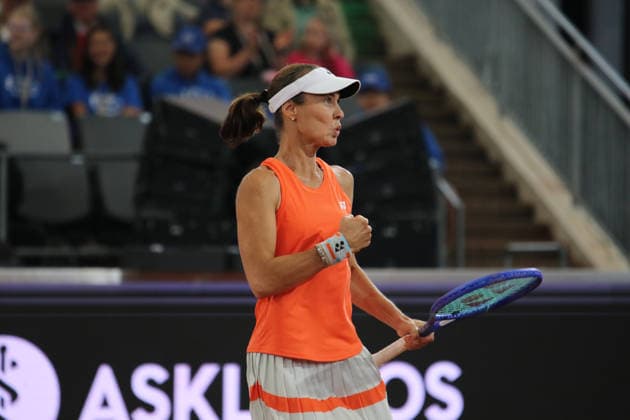 MSC Hamburg Ladies Open: Showmatch zwischen Martina Hingis (Schweiz) und Andrea Petkovic (Deutschland) im Tennisstadion am Rothenbaum. *** MSC Hamburg Ladies Open Exhibition Match between Martina Hingis of Switzerland and Andrea Petkovic of Germany at the Rothenbaum Tennis Stadium