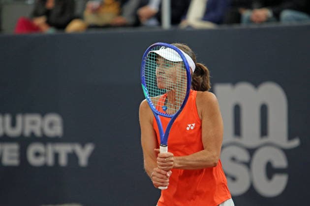 MSC Hamburg Ladies Open: Showmatch zwischen Martina Hingis (Schweiz) und Andrea Petkovic (Deutschland) im Tennisstadion am Rothenbaum. *** MSC Hamburg Ladies Open Exhibition Match between Martina Hingis of Switzerland and Andrea Petkovic of Germany at the Rothenbaum Tennis Stadium