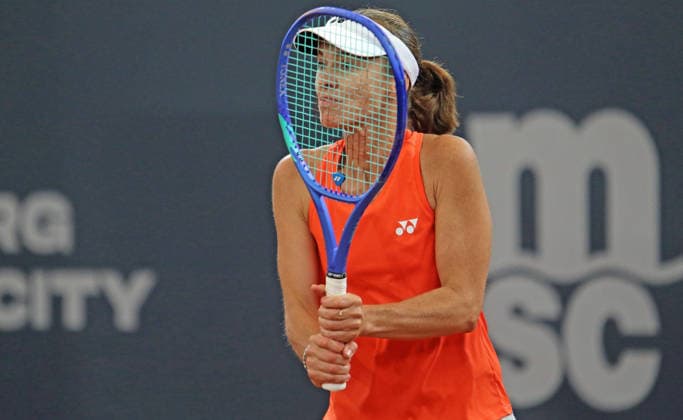 MSC Hamburg Ladies Open: Showmatch zwischen Martina Hingis (Schweiz) und Andrea Petkovic (Deutschland) im Tennisstadion am Rothenbaum. *** MSC Hamburg Ladies Open Exhibition Match between Martina Hingis of Switzerland and Andrea Petkovic of Germany at the Rothenbaum Tennis Stadium