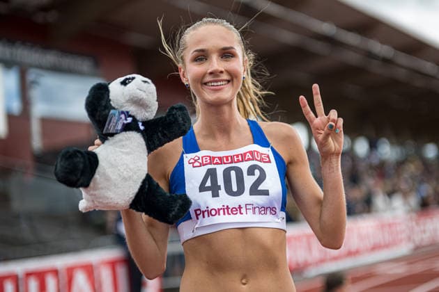 260726 Carmen Cernjul, Sparvägens FK, jublar efter damernas 5 000 meter under dag 3 av friidrotts-SM den 26 juli 2026 i Uppsala. *** July 26, 2026: Carmen Cernjul of Sparvägens FK celebrates after the women’s 5,000-meter race on Day 3 of the Swedish Track and Field Championships on July 26, 2026, in Uppsala  Copyright: ARONxBROMAN BB260726AM034