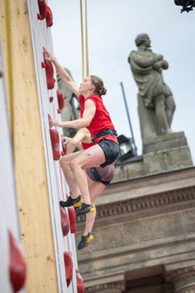 26.07.2026: Klettern - Speedklettern: Die Finals 2026 - Deutsche Meisterschaft Speed - Damen Emilia Briel (Wuppertal) Hannover Opernplatz Niedersachsen Deutschland *** July 26, 2026 Climbing Speed Climbing The Finals 2026 German Women s Speed Climbing Championship Emilia Briel Wuppertal Hannover Opernplatz Lower Saxony Germany
