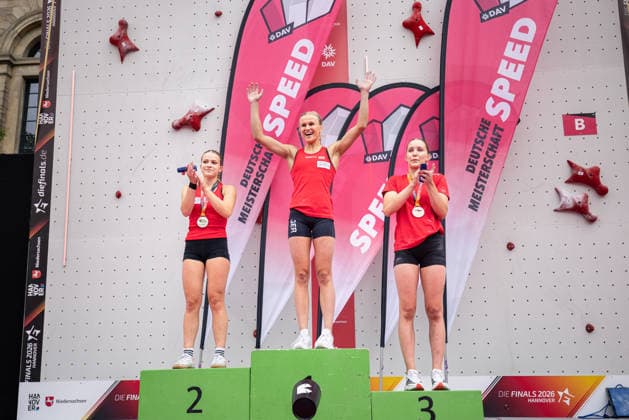 26.07.2026: Klettern - Speedklettern: Die Finals 2026 - Deutsche Meisterschaft Speed - Damen Links Nele Thomas (Rheinland-Köln), Mitte Mina Josephine Schultz (Düsseldorf), Rechts Emilia Briel (Wuppertal) Hannover Opernplatz Niedersachsen Deutschland *** July 26, 2026 Climbing Speed Climbing The 2026 Finals German Women s Speed Climbing Championship Left: Nele Thomas, Rhineland, Cologne; Center: Mina Josephine Schultz, Düsseldorf; Right: Emilia Briel, Wuppertal, Hanover, Opernplatz, Lower Saxony, Germany