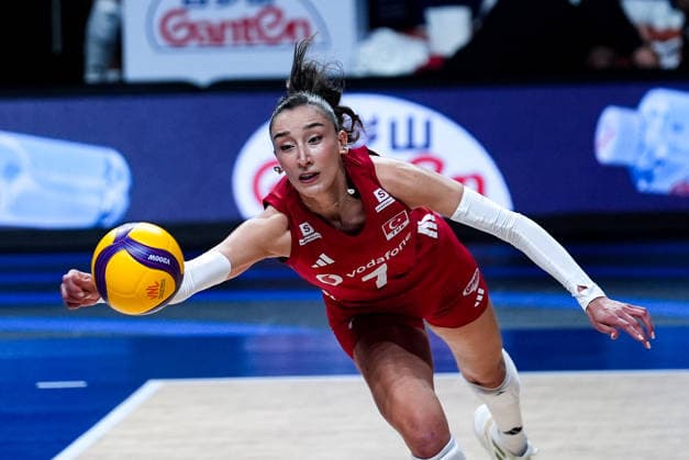 Turkiye v Brazil - 2026 FIVB Volleyball Nations League MACAO, CHINA - JULY 26: Hande Baladin of Turkiye in action during the 2026 FIVB Volleyball Nations League (VNL) women s final match between Turkiye and Brazil at the East Asian Games Dome in Macao, China, on July 26, 2026. Dilara Irem Sancar Anadolu Macao China. Editorial use only. Please get in touch for any other usage.  Copyright: x2026xAnadoluxDilaraxIremxSancarx