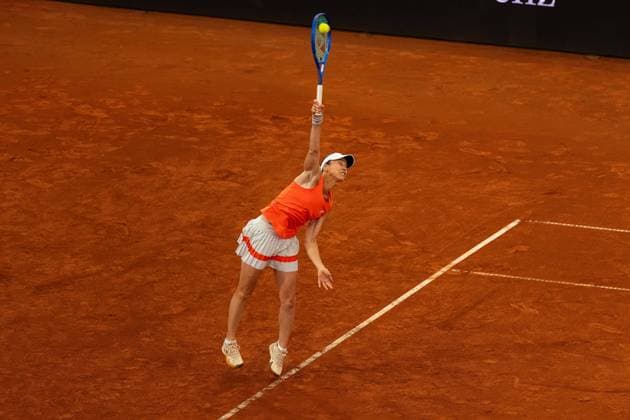 Martina Hingis (SWZ) Aufschlag, Angabe, Service, GER, Martina Hingis vs Andrea Petkovic, Tennis, MSC Hamburg Ladies Open WTA, Tennis Damen 250, Showmatch, 26.07.2026 GER, Martina Hingis vs Andrea Petkovic, Tennis, MSC Hamburg Ladies Open WTA 250, Showmatch, 26.07.2026 Hamburg *** Martina Hingis SWZ Serve, Serve, GER, Martina Hingis vs. Andrea Petkovic, Tennis, MSC Hamburg Ladies Open WTA 250, Exhibition Match, July 26, 2026, GER, Martina Hingis vs. Andrea Petkovic, Tennis, MSC Hamburg Ladies Open WTA 250, Exhibition Match, July 26, 2026, Hamburg Copyright: xEibner-Pressefoto MaxxVincenx EP_MVN