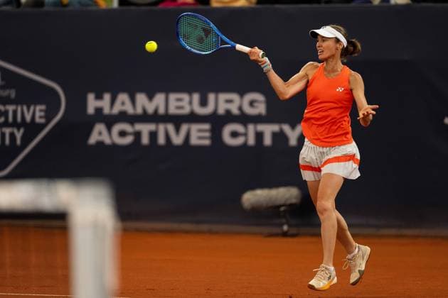 Martina Hingis (SWZ) im Bild am Ball, Aktion, GER, Martina Hingis vs Andrea Petkovic, Tennis, MSC Hamburg Ladies Open WTA, Tennis Damen 250, Showmatch, 26.07.2026 GER, Martina Hingis vs Andrea Petkovic, Tennis, MSC Hamburg Ladies Open WTA 250, Showmatch, 26.07.2026 Hamburg *** Martina Hingis SWZ in action on the court, GER, Martina Hingis vs. Andrea Petkovic, Tennis, MSC Hamburg Ladies Open WTA 250, Exhibition Match, July 26, 2026, GER, Martina Hingis vs. Andrea Petkovic, Tennis, MSC Hamburg Ladies Open WTA 250, Exhibition Match, July 26, 2026, Hamburg Copyright: xEibner-Pressefoto MaxxVincenx EP_MVN
