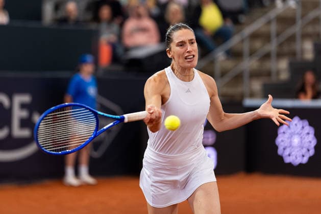 Andrea Petkovic (GER) im Bild am Ball, Aktion, GER, Martina Hingis vs Andrea Petkovic, Tennis, MSC Hamburg Ladies Open WTA, Tennis Damen 250, Showmatch, 26.07.2026 GER, Martina Hingis vs Andrea Petkovic, Tennis, MSC Hamburg Ladies Open WTA 250, Showmatch, 26.07.2026 Hamburg *** Andrea Petkovic (GER) pictured at the net, in action, GER, Martina Hingis vs. Andrea Petkovic, Tennis, MSC Hamburg Ladies Open WTA 250, Exhibition Match, July 26, 2026, GER, Martina Hingis vs. Andrea Petkovic, Tennis, MSC Hamburg Ladies Open WTA 250, Exhibition Match, July 26, 2026, Hamburg Copyright: xEibner-Pressefoto MaxxVincenx EP_MVN