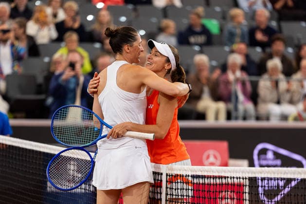 Andrea Petkovic (GER) und Martina Hingis (SWZ) nach dem Spiel, GER, Martina Hingis vs Andrea Petkovic, Tennis, MSC Hamburg Ladies Open WTA, Tennis Damen 250, Showmatch, 26.07.2026 GER, Martina Hingis vs Andrea Petkovic, Tennis, MSC Hamburg Ladies Open WTA 250, Showmatch, 26.07.2026 Hamburg *** Andrea Petkovic (GER) and Martina Hingis (SWZ) after the match, GER, Martina Hingis vs. Andrea Petkovic, Tennis, MSC Hamburg Ladies Open WTA 250, Exhibition Match, July 26, 2026, GER, Martina Hingis vs. Andrea Petkovic, Tennis, MSC Hamburg Ladies Open WTA 250, Exhibition Match, July 26, 2026, Hamburg Copyright: xEibner-Pressefoto MaxxVincenx EP_MVN